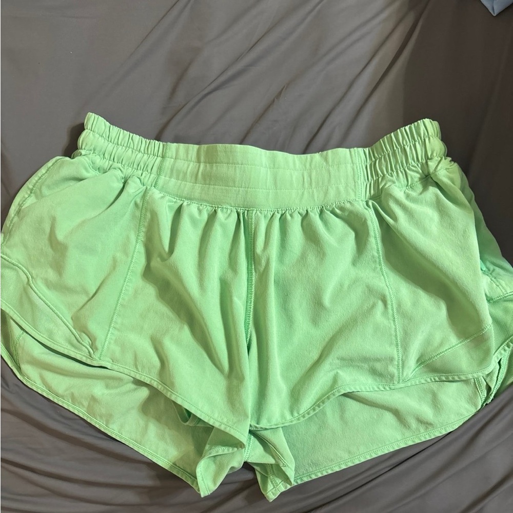 Lululemon Hotty Hot 2.5 inch shorts